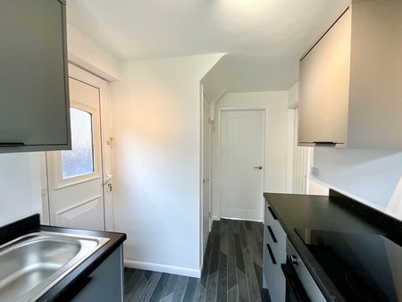 Bright & Spacious Home To Let in Sheffield - Photo 5