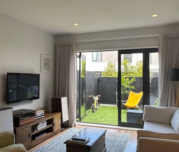 Modern & Low-Maintenance Living in the Heart of Ellerslie - Photo 4