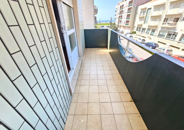 2 bedroom flat with balcony a stone's throw from Vageira Beach!