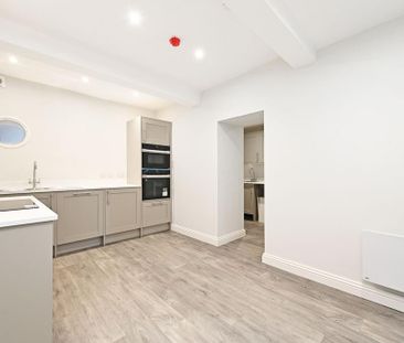 4 bedroom terraced house to rent - Photo 6