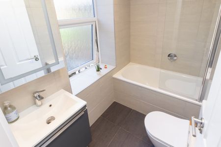 1 Bed Flat, Brook Drive, SE11 - Photo 2