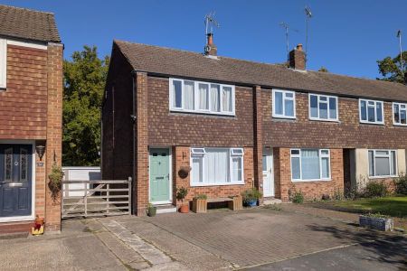 3 bedroom end of terrace house to rent - Photo 2