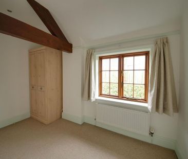 2 bedroom end of terrace house to rent - Photo 3