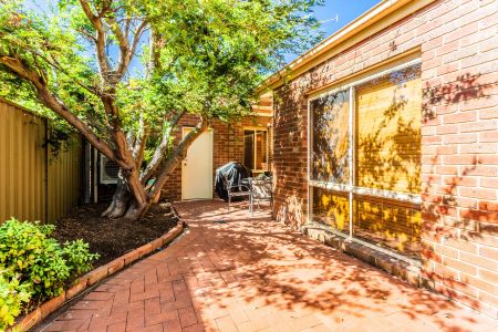 Relaxed Living, Perfect Location - Photo 4