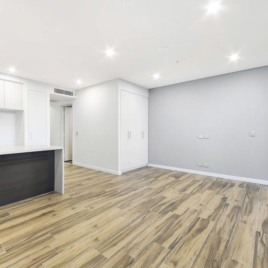 Furnished North Facing Apartment I Walk to Eastgardens Westfield - Photo 1