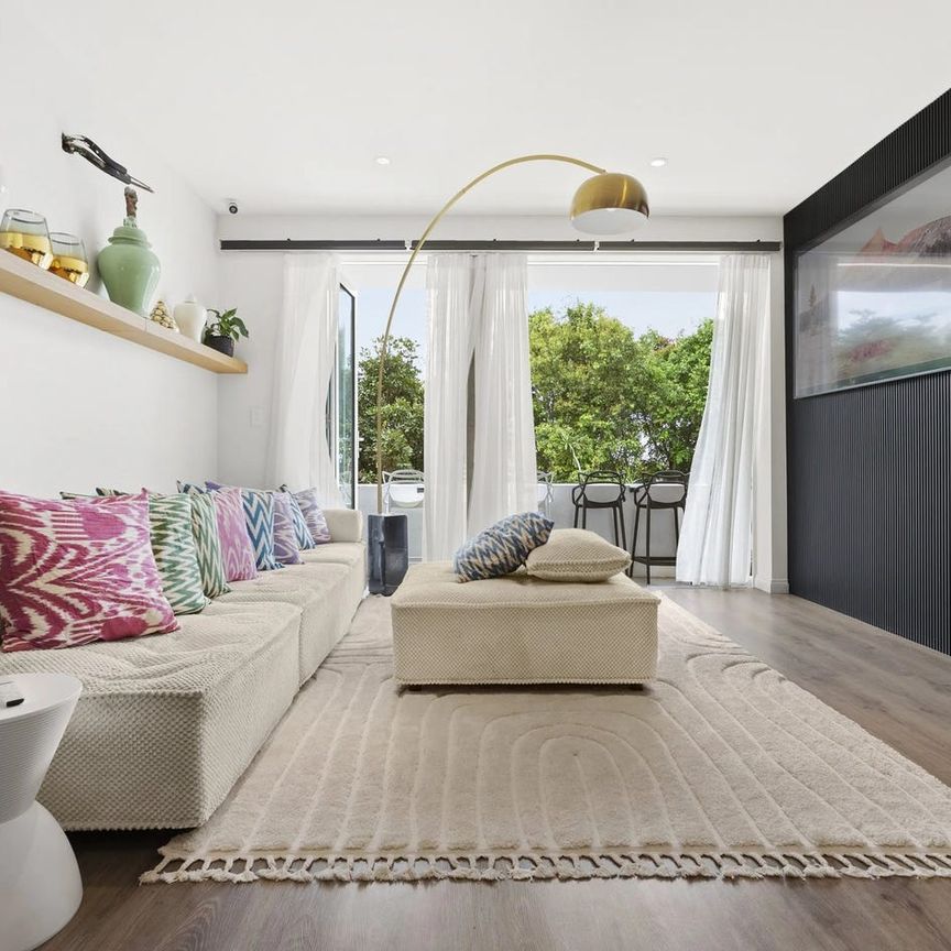 The Ultimate Coogee Lifestyle: Light-Filled, Private & Perfectly Renovated - Photo 1