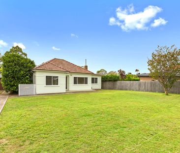 Charming Refurbished Cottage in The Heart of Allambie - Photo 5