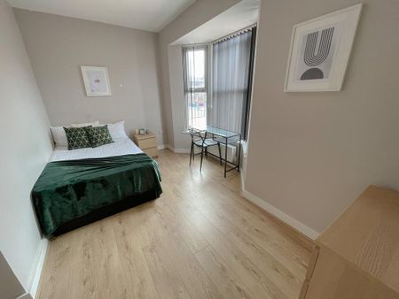 4 bedroom terraced house to rent - Photo 3