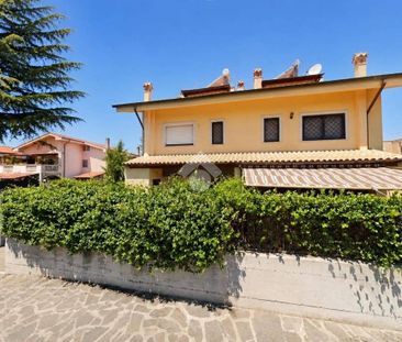 Villa a schiera piazza Palmiro Togliatti 1, Santa Maria delle Mole,... - Photo 1