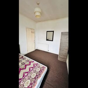 3 Bed Terraced House, Birchdale Road, E7 - Photo 2