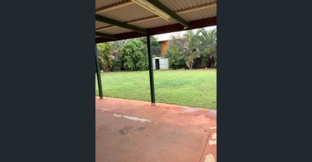 4 BED 2 BATH HOME WITH OUTDOOR PATIO - Photo 5