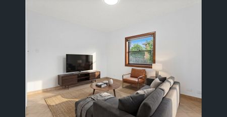 Spacious Two-Bedroom Home Recently Renovated - Photo 2