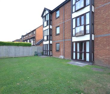 Farriers Road, Epsom, Surrey, KT17 1LR - Photo 3