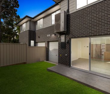 THREE BEDROOM TOWNHOUSE - Photo 6