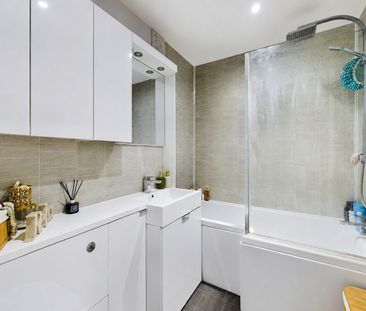 1 bedroom Flat in Victoria Road, Farnborough - Photo 4
