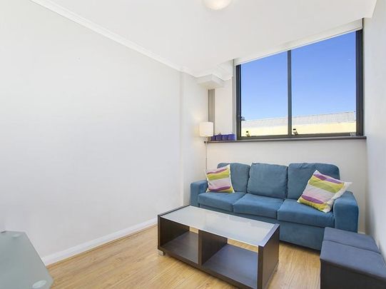 Light Filled One Bedroom + Study Apartment With Parking! - Photo 1