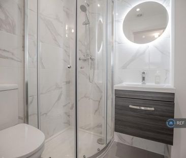 1 bedroom in a house share to rent - Photo 6