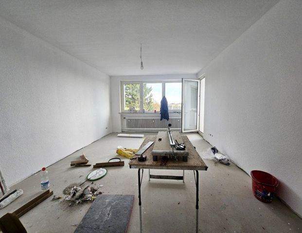 Frisch saniert mit neuem Badezimmer- 3-Zimmerwohnung mit Balkon - HS115 2.OGre WE22 - Photo 1