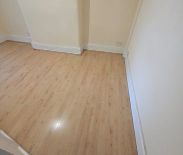 4 Bed Terraced House, Byron Avenue, E12 - Photo 5