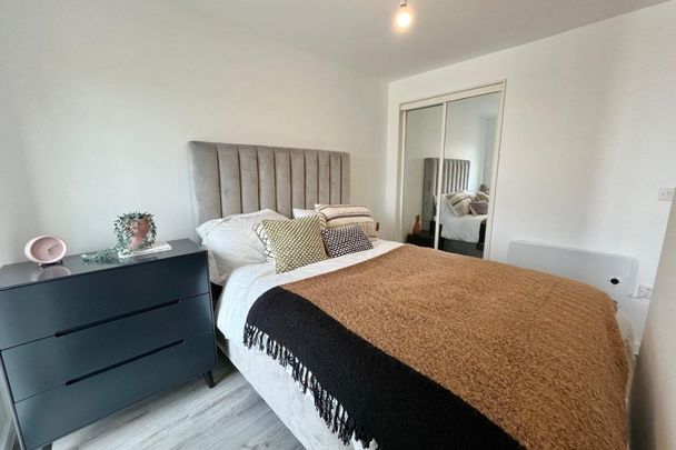 Wesley Lane, Cardiff - Photo 1