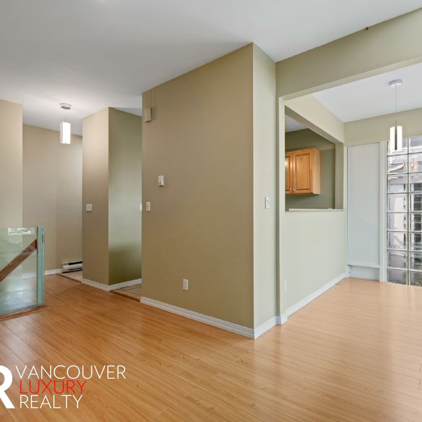 Townhouse in Vancouver West Side, BC - Photo 1