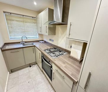 2 bedroom end of terrace house to rent - Photo 3