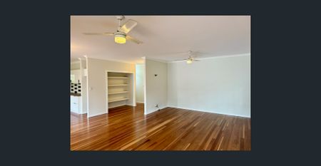 Electricity, water and lawn maintenance included in rent - Photo 2