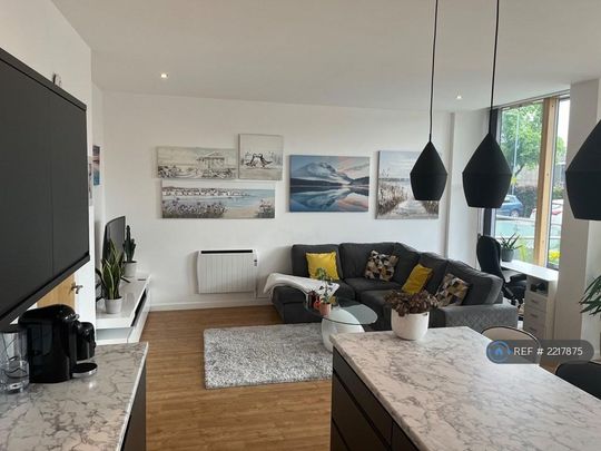 2 bedroom flat to rent - Photo 1