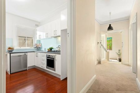 House Alike Living - Spacious and Convenient - Photo 3