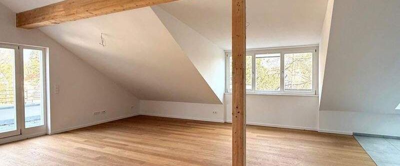 Zum Erstbezug: Offen gestaltete Dachgeschosswohnung in saniertem Niedrigenergiehaus - Photo 1