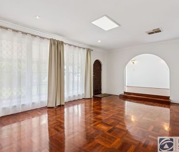 COSY COTTAGE CHARM IN PRIME PARKSIDE POSITION - Photo 1