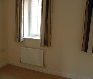 2 bedroom semi-detached house to rent - Photo 2