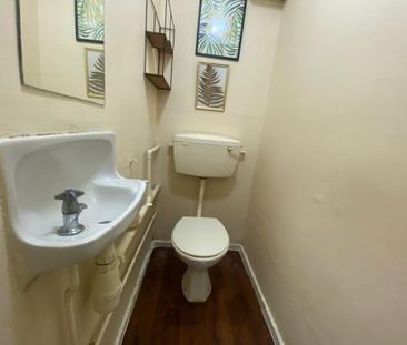 4 bedroom townhouse to rent - Photo 3