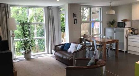 Modern 4BR Townhouse in Mount Cook - Photo 3