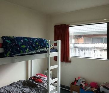3 Bedroom house with double garage in Waiwhetu - Photo 6