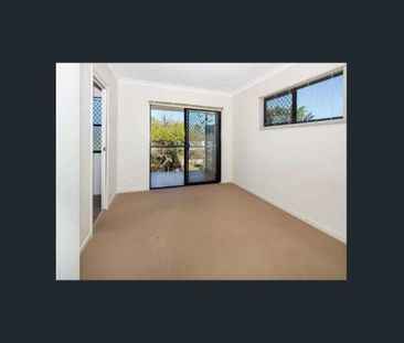 Conveniently located 2-story townhouse. - Photo 6