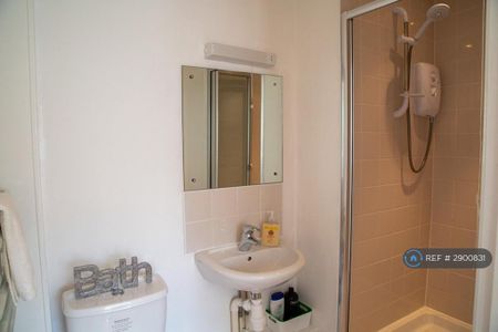 2 bedroom flat to rent - Photo 5