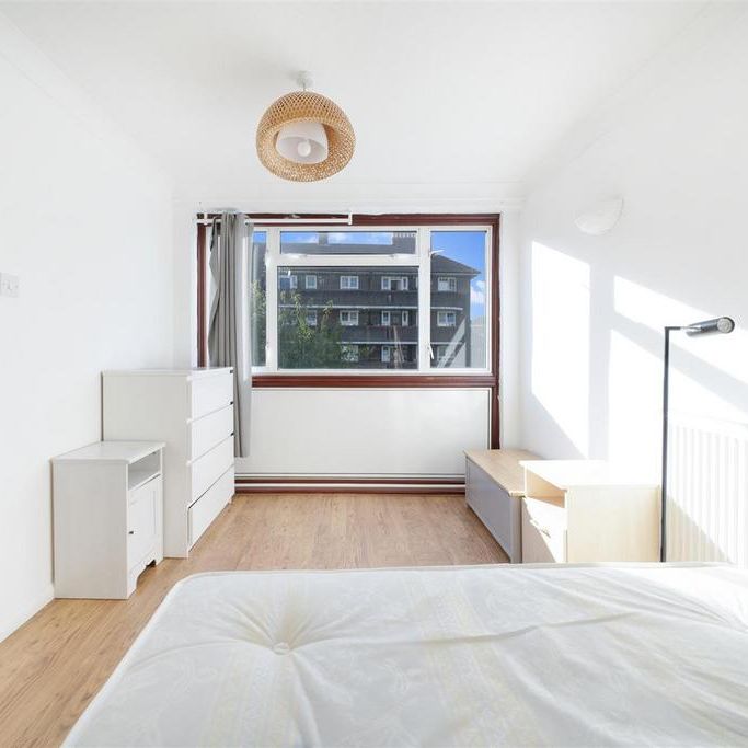 3 bedroom flat to rent - Photo 1