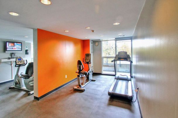 For Lease - 18 Valley Woods Road Unit# 809, Toronto, Ontario - Photo 1