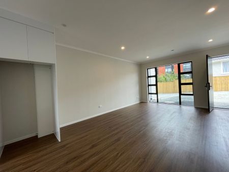 Don't Miss This 5-Bedroom Home - Photo 2