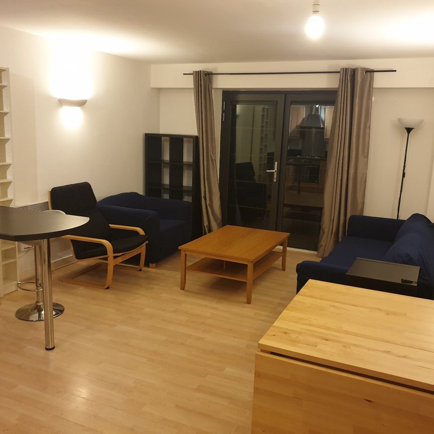 2 Bed Flat, Park West, NG7 - Photo 1