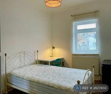 1 bedroom in a house share to rent - Photo 2