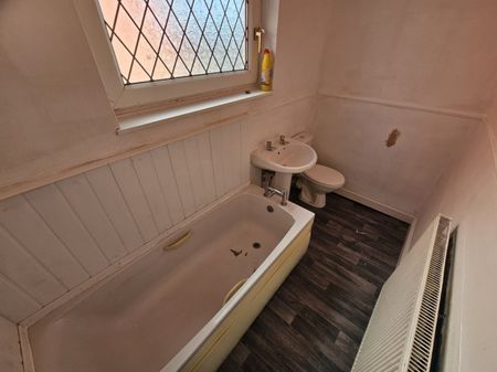 2 bed Terraced - To Let - Photo 3