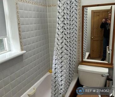 2 bedroom end of terrace house to rent - Photo 1