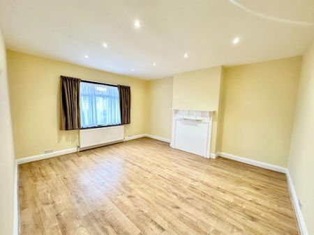 4 bedroom semi-detached house to rent - Photo 3