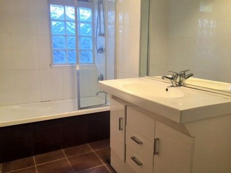 Spacious 3-Bedroom Home with Modern Amenities on Bellarine Drive - Photo 4