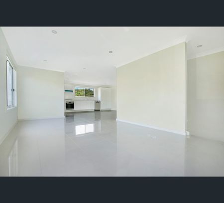 1/166 Shearwater Dr, Lake Heights, NSW 2502 - Photo 3