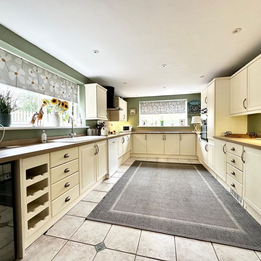 6 bedroom detached house to rent - Photo 1