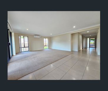 LARGE 4 BEDROOM FAMILY HOME WITH OPEN KITCHEN LIVING DINING THAT OP... - Photo 2