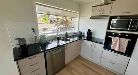 Welcome Home!!! And Garden Maintenance Is Incl... - Photo 2